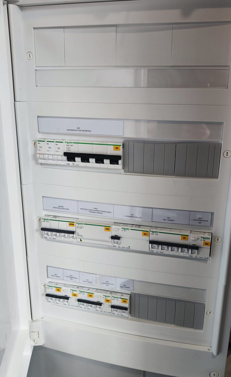 WhatsApp Image 2023-12-14 at 16.36.14 (2)